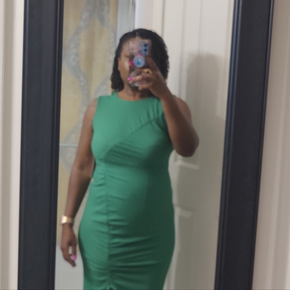 NWT Stella & Julie Green Ruched Front Sleeveless Midi Dress - Picture 2 of 5